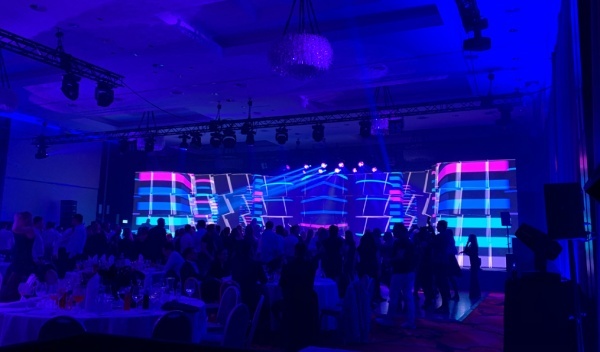 wynajem wyginanych ekranów diodowych, techniczna obsługa imprez