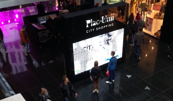 obsługa techniczna imprez, montaż ekranów bezszwowych