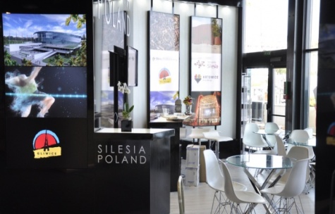 ekjrany bezszwowe, ekrany diodowe na targi w cannes