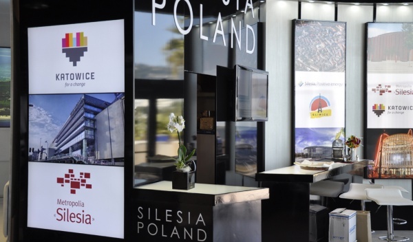 wynajem ekranów diodowych, wynajem ekranów bezszwowych