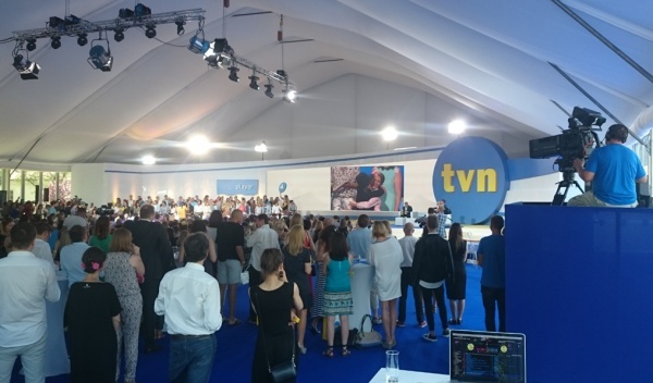 ekrany diodowe w tv, obsługa multimedialna stacji telewizyjnych, konferencje dla telewizji