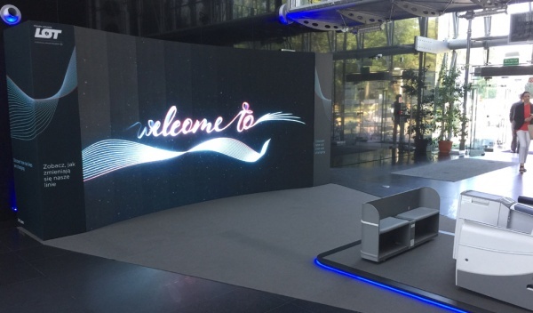 wygięte ekrany diodowe, wynajem ekranów bezszwowych