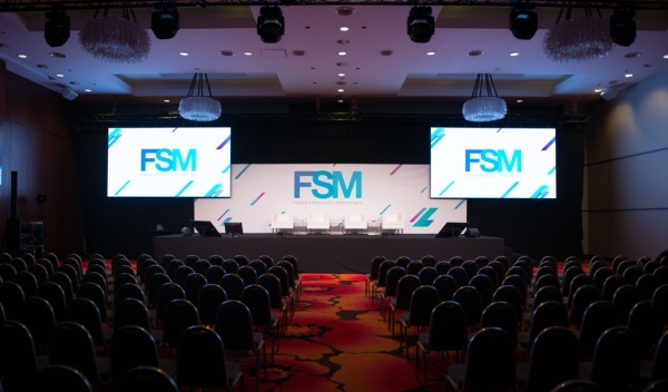 techniczna obsługa konferencji, wynajem sprzętu scenicznego