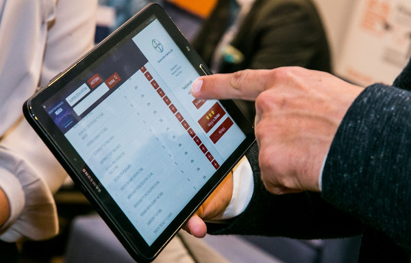 dioda, coolux, tablety, ekrany, konferencja