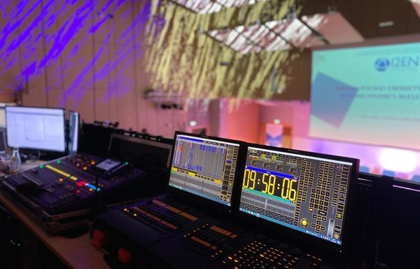 Konferencje online, aplikacja do streamingu, webbi, odsługa operatorska, oświetlenie, realizacja