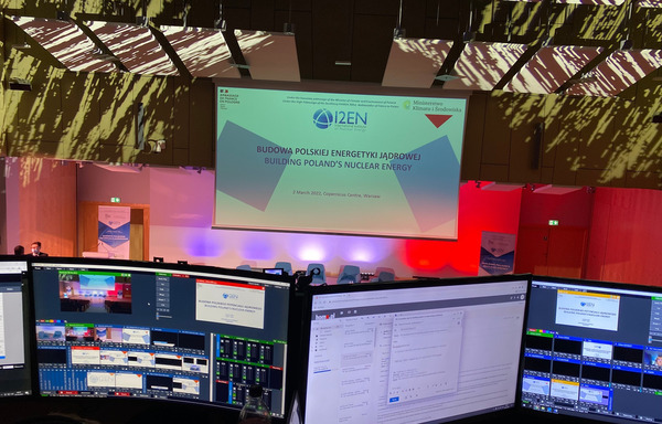 Konferencje online, aplikacja do streamingu, webbi, odsługa operatorska, oświetlenie, realizacja