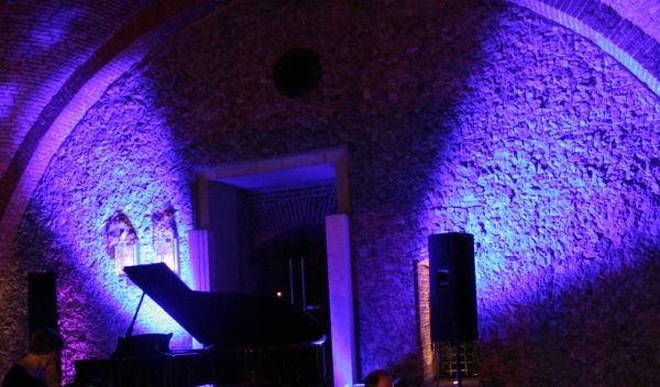 wypożyczalnia oświetlenia scenicznego, światło i dźwięk