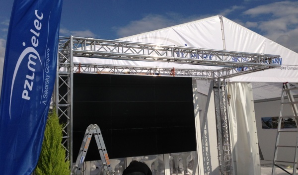 wynajem ekranów bezszwowych, nagłośnienie stoisk targowych