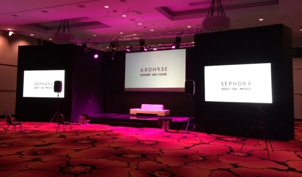 wynajem proejktorów, wynajem ekranów projekcyjnych