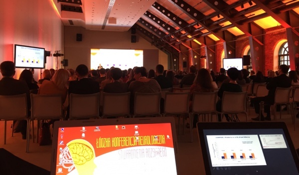 bezprzewodowe głosowania, wynajem ekranów diodowych, obsługa konferencji