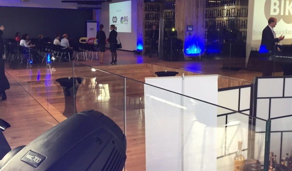 nagłośnienie, oświetlenie, operator kamer