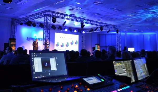 techniczna obsługa imprez firmowych, budowanie scen, wynajem oświetlenia