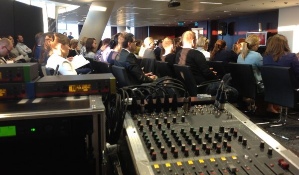 wynajem ekranów bezszwowych