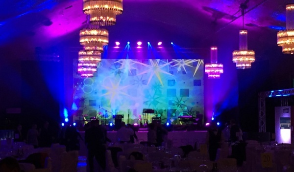 techniczna obsługa konferencji, światło, dźwięk, mediaserwer coolux