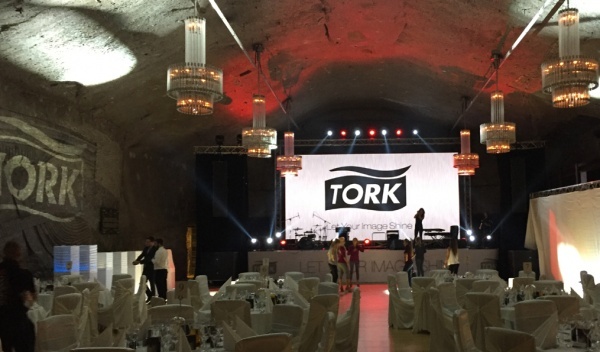 wynajem ekranów diodowych, mediaserwer coolux, realizacja wizji