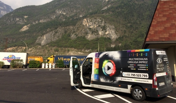 budowa stoisk targowych, multimedia na targi