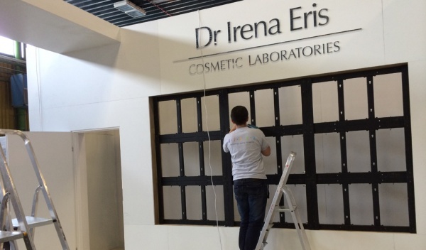 obsługa stoisk targowych włochy, wynajem ekranów bezszwowych