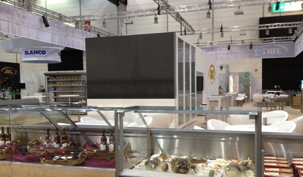 ekrany dotykowe na targi, wynajem ekranów dotykowych