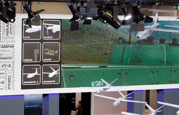 Targi, coolux, ekran diodowy, konstrukcja, światło, realizacja