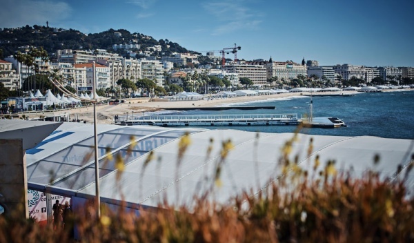 światło, dźwięk, nagłośnienie na stoiska targowe