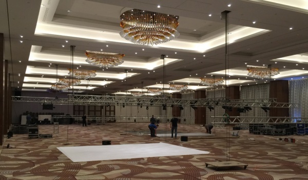 światło na imprezy, techniczna obsługa konferencji, wynajem ekranów diodowych