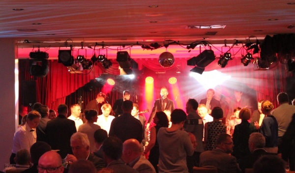 techniczna obsługa imprez, wynajem ekranów projekcyjnych