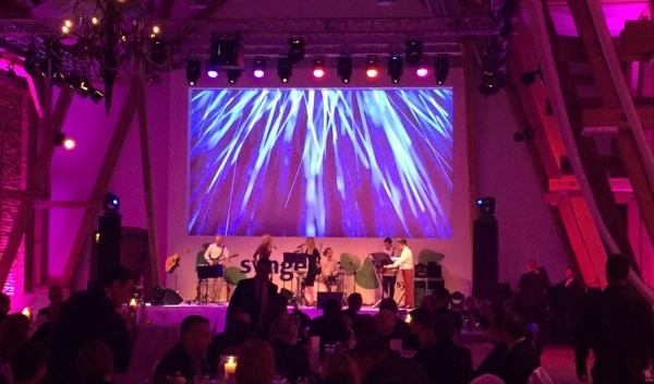 ruchome głowy, oświetlenie i nagłośnienie zespołów muzycznych