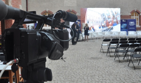 wynajem ekranów diodowych, zarządzanie wizją, operator kamery