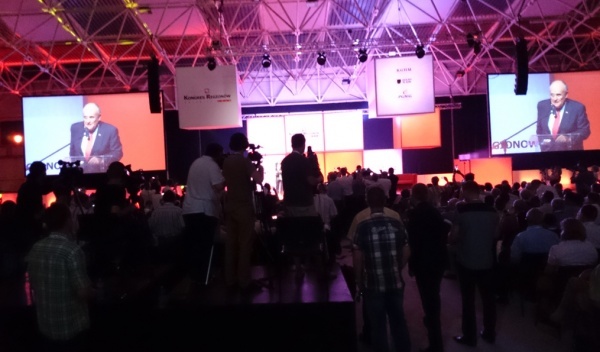 wynajem tłumaczęń symultanicznych, obsługa tłumaczeń